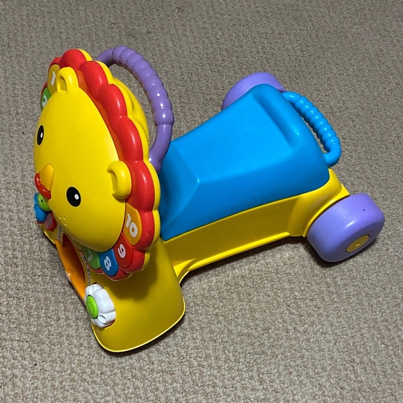Fisher-Price 3-in-1 Sit, Stride &
Ride Interactive Lion - Picture 5 of 17